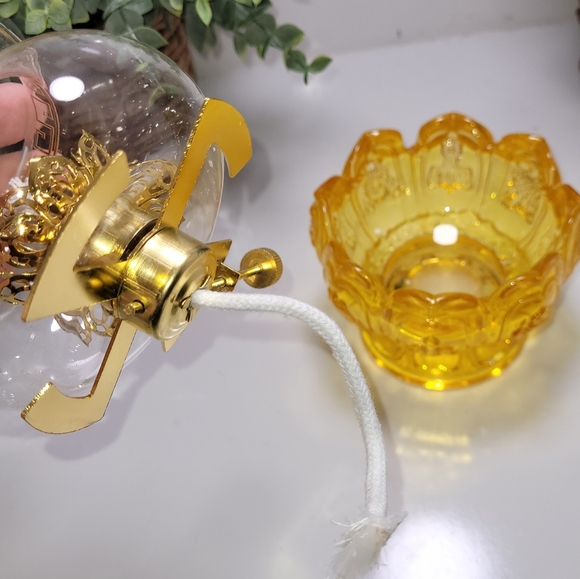 Crystal Glass Lotus Kerosene Oil Lamp - Picture 4 of 5